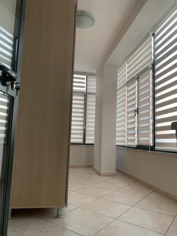 Laureta Central Apartment Tirana Exteriör bild