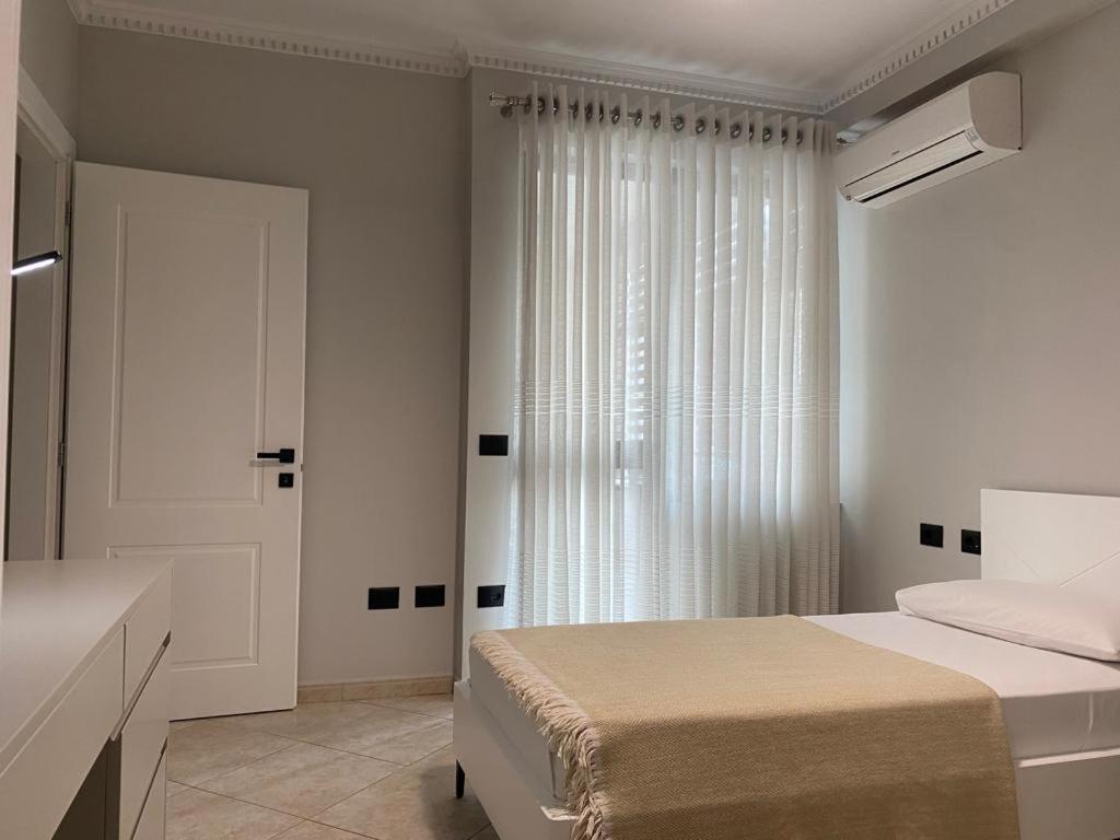 Laureta Central Apartment Tirana Exteriör bild